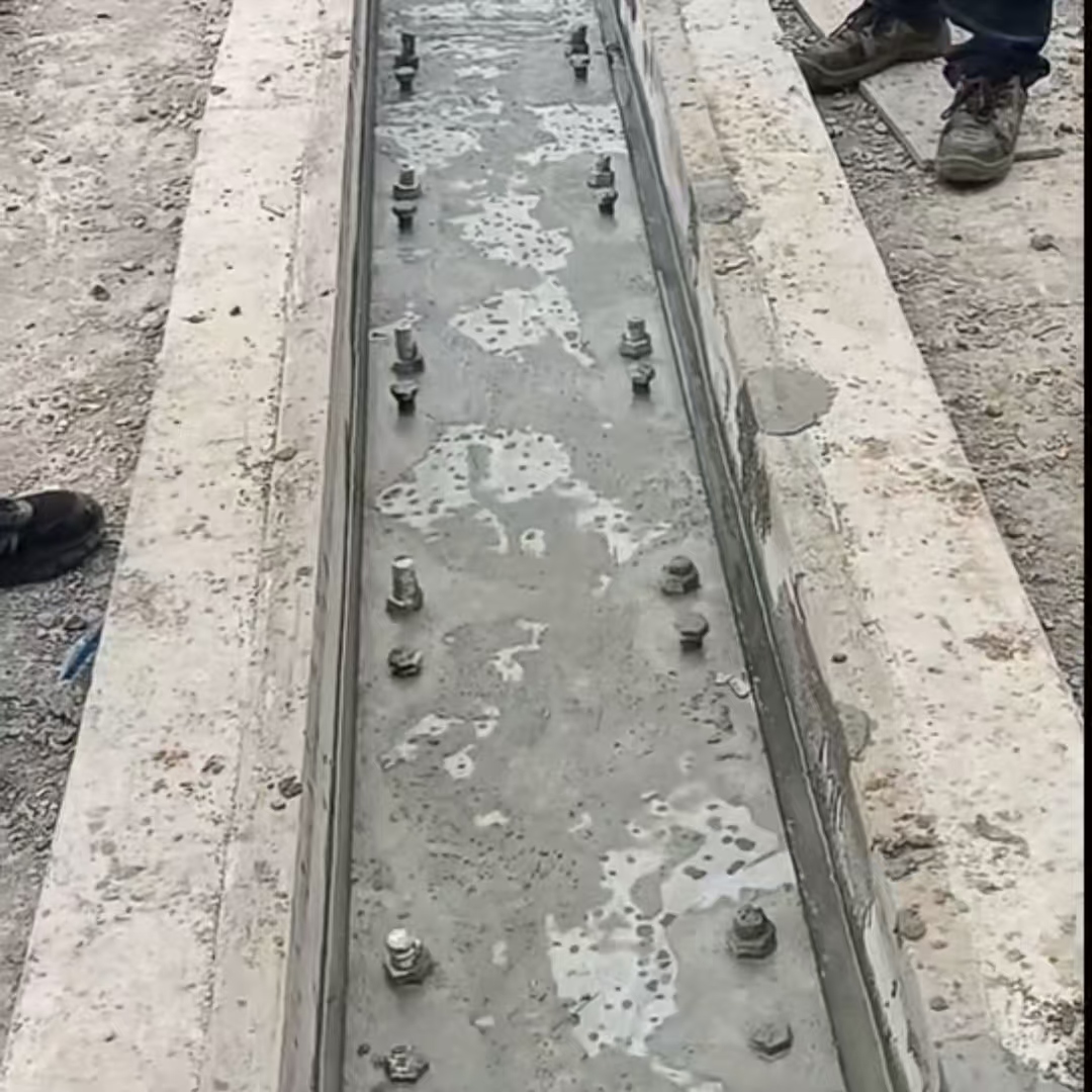 卢湾港口码头起重机龙门吊重型机械设备稳固用早强快凝轨道胶泥